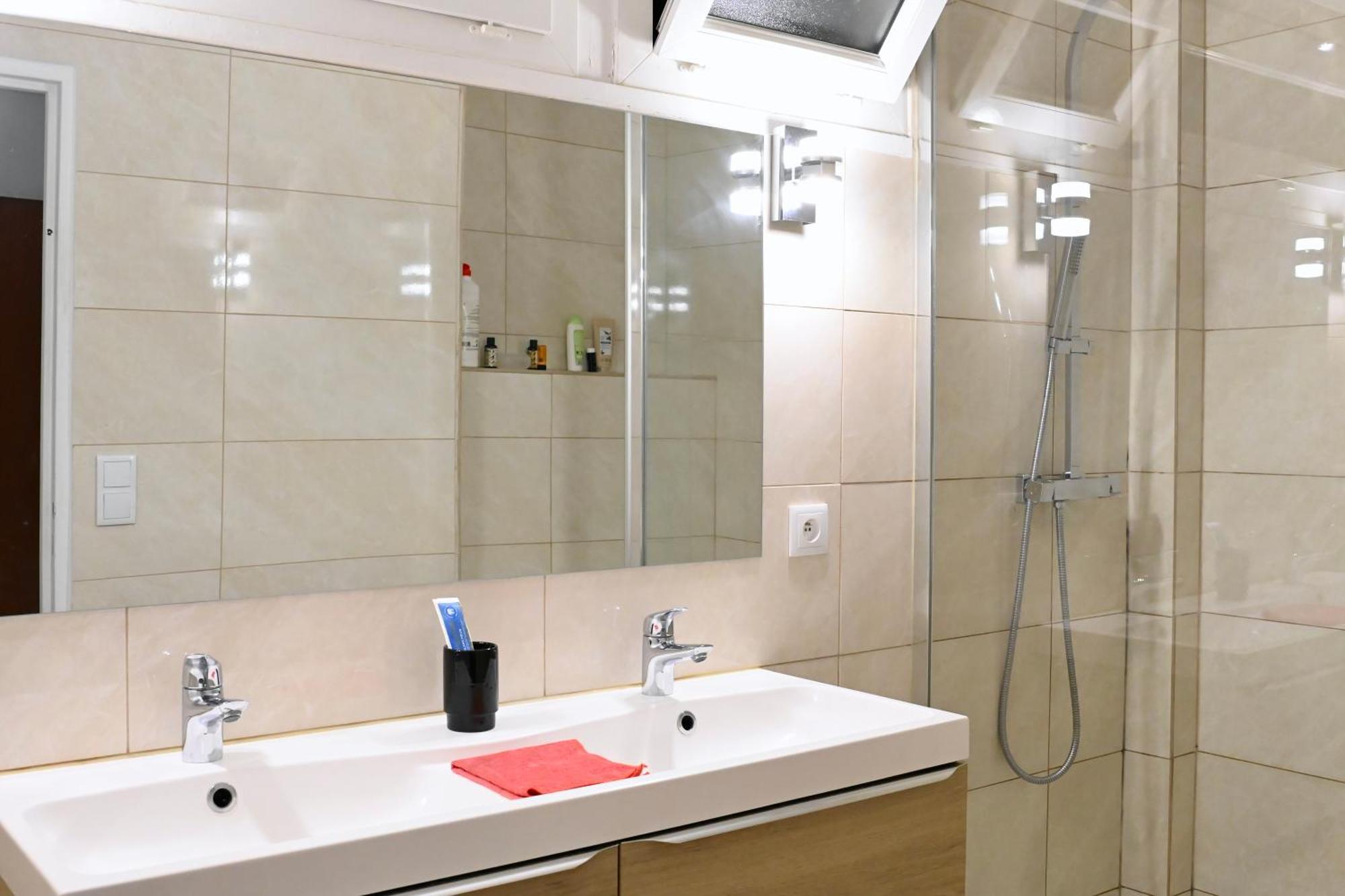 Апартаменты Cosy Colour Place Вилье-сюр-Марн Экстерьер фото